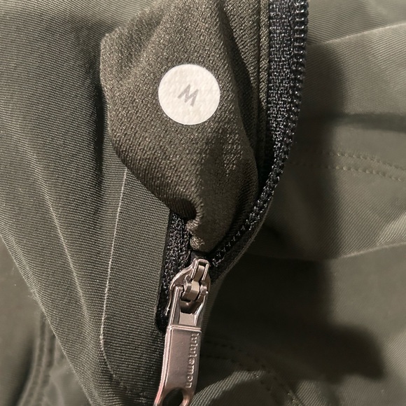 Lululemon men’s size medium green run/train shorts - Picture 4 of 4